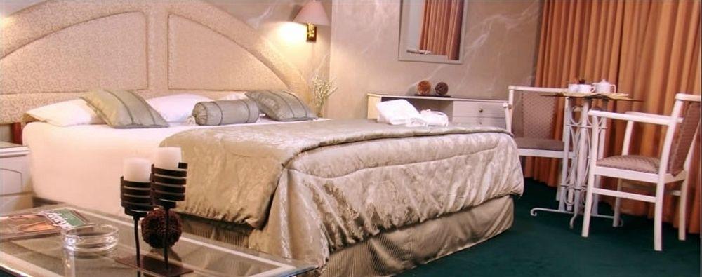 Отель Casa Andina Standard Trujillo Plaza Экстерьер фото