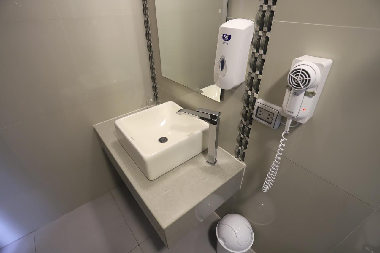 Отель Casa Andina Standard Trujillo Plaza Экстерьер фото