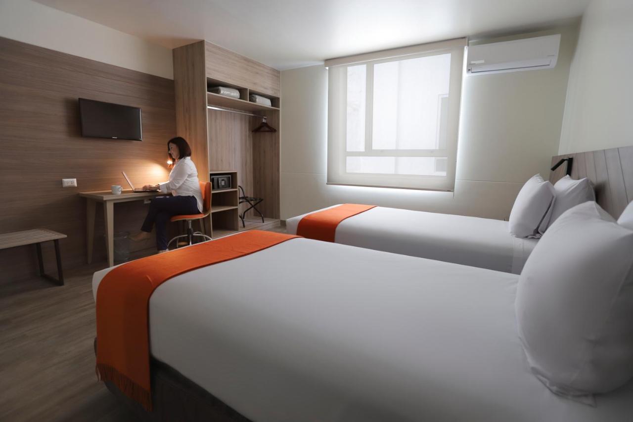Отель Casa Andina Standard Trujillo Plaza Экстерьер фото