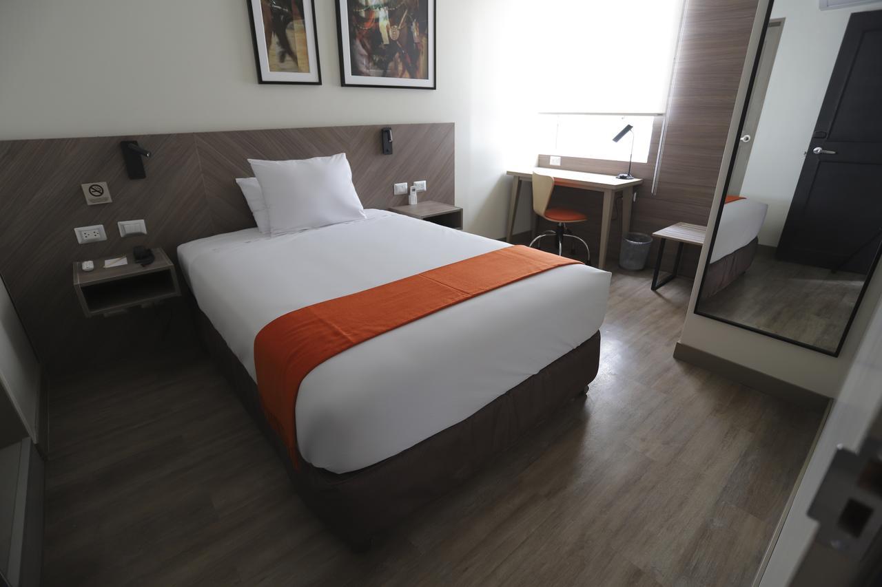 Отель Casa Andina Standard Trujillo Plaza Экстерьер фото